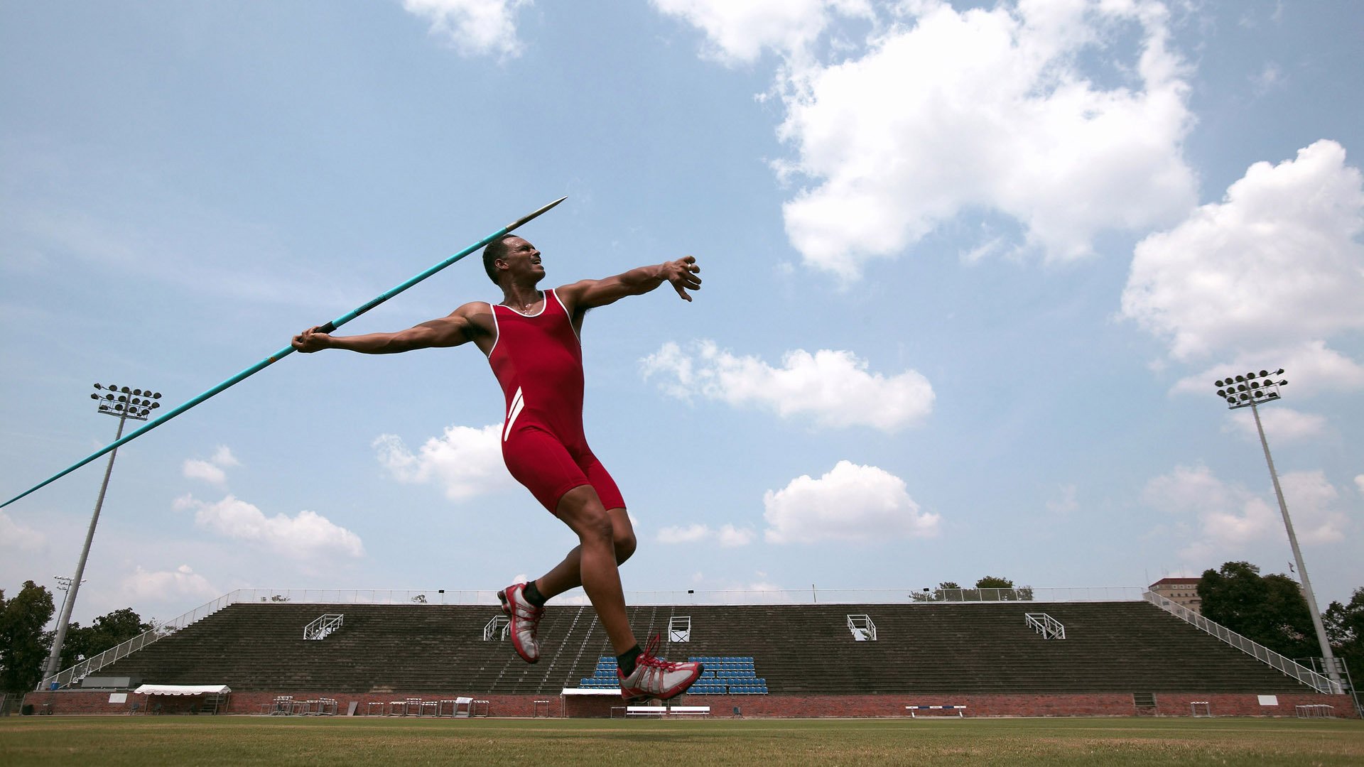 齐鲁铁血鏖战紫禁城，恩比德擎天柱式统治诠释何为现代篮球主宰